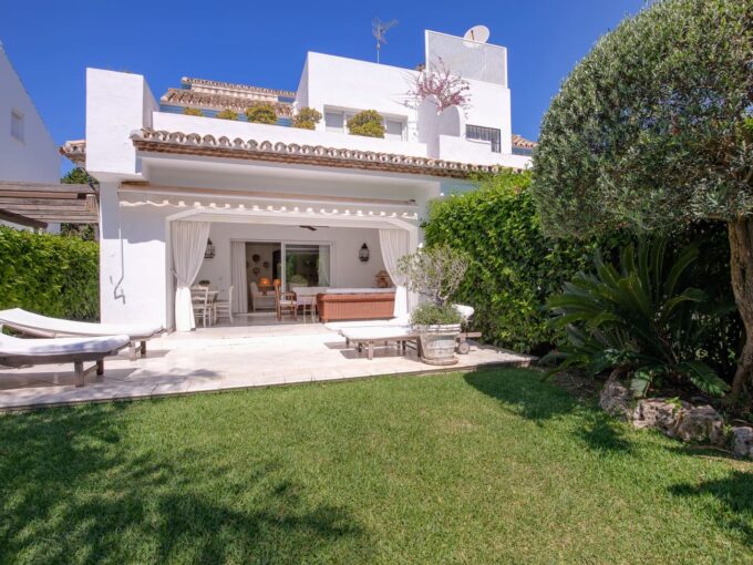 Townhouse in Guadalmina Baja Casasola for Sale. Property for sale in Marbella.
