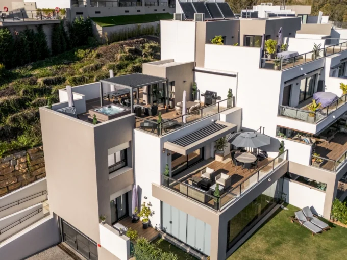Aloha Lake Penthouse for Sale. Real estate for sale in Marbella.