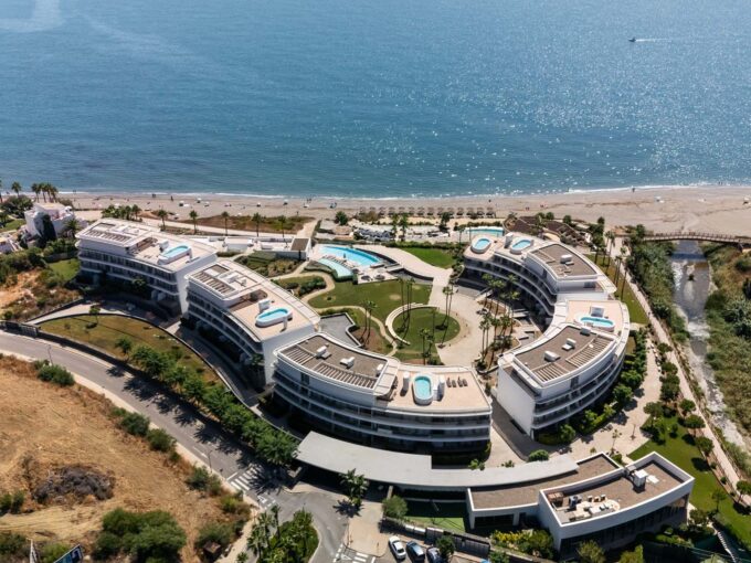 Coplex Beachfront Modern Apartment for Sale in Estepona. Property for sale in Marbella.
