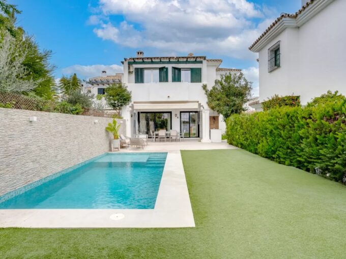 Pool Townhouse with Private Pool for Sale in San Pedro Playa