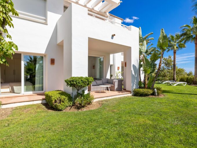 Terrace Cozy Garden Apartment for Sale in Alcazaba Hills. Property for sale in Marbella.