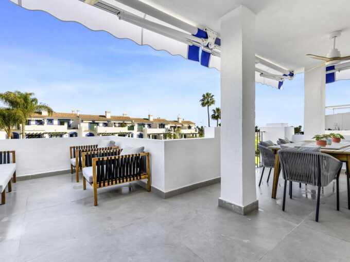Covered terrace Duplex Penthouse in San Pedro de Alcantara for Sale. Property for sale in Marbella.