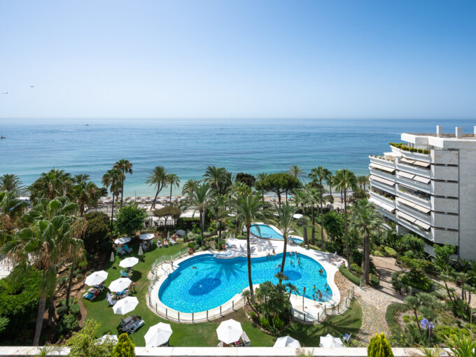 View Frontline Beach Apartment for Sale on the Golden Mile Marbella