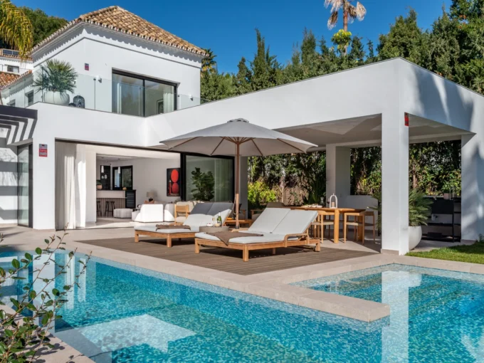 Newly Built Villa for Sale in El Paraíso. Real estate for sale in Marbella.
