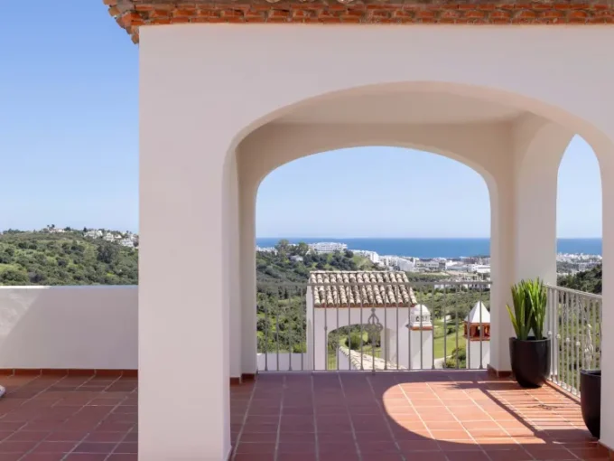 Sea view New Townhouses for Sale in Estepona with Sea Views