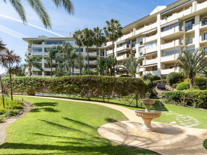 Exterior Spacious Apartment for Sale in Guadalcántara. Marbella