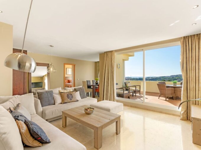 Living room Bright Apartment for Sale in Puerto del Almendro Marbella