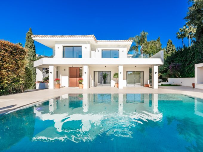 Modern Villa for Sale in Elviria. Real estate for sale in Marbella.
