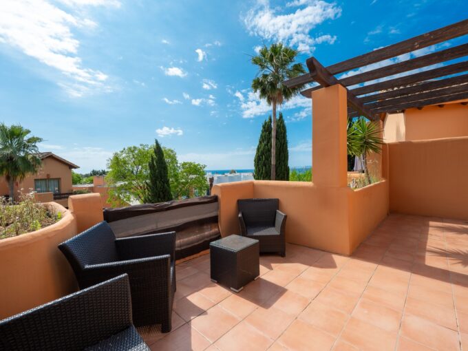 Outdoor Spacious Apartment for Sale in Estepona. Property for sale in Marbella.