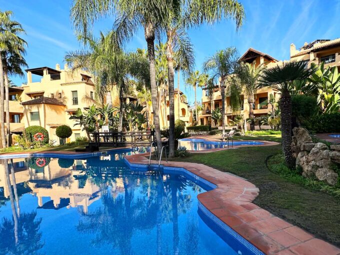 Pool 3 bedroom Apartment for Sale in El Campanario
