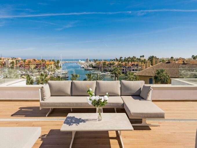 Solarium Luxury Penthouse for Sale in Sotogrande Marina. Property for sale in Marbella.