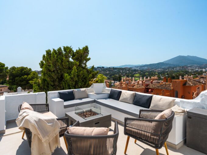 Solarium Duplex Penthouse for Sale in Atalaya de Rio Verde, Nueva Andalucia, Marbella