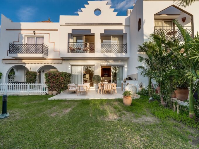 Elegant Townhouse with Spanish Charm for Sale in Los Potros, Marbella