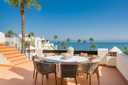 Outdoor table Beachfront Penthouse for Sale in Bahía del Velerín. Property for sale in Marbella.