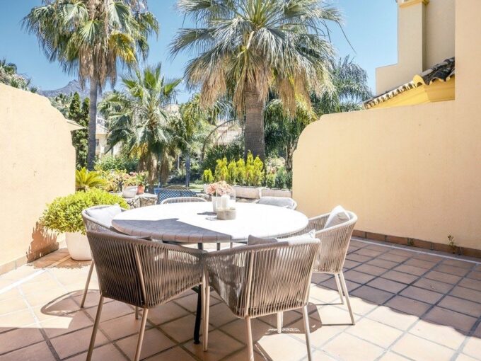 Outdoor table Townhouse for Sale with Sea View in Jardines de las Lomas, Marbella Golden Mile