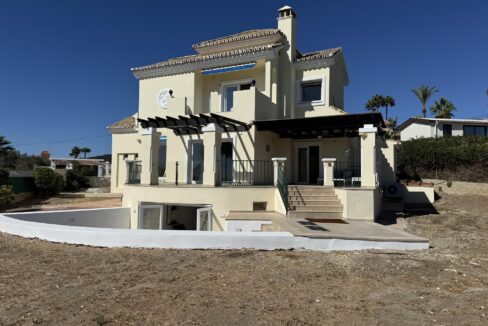 Contemporary Villa for Sale in Puerto Romano