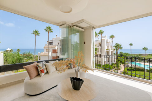 Living room Beachfront Apartment for Sale in Bahía del Velerín, Estepona
