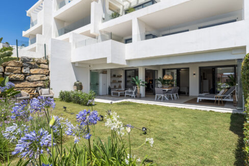 Outdoor Modern Ground Floor Apartment for Sale in Estepona, Spain613