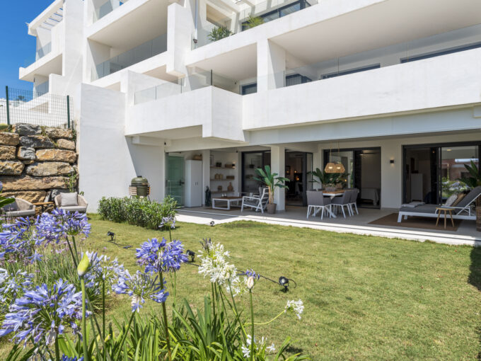 Outdoor Modern Ground Floor Apartment for Sale in Estepona, Spain613