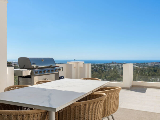 Terrace Luxury Penthouse for Sale with Panoramic Sea View in Nueva Andalucia, Marbella