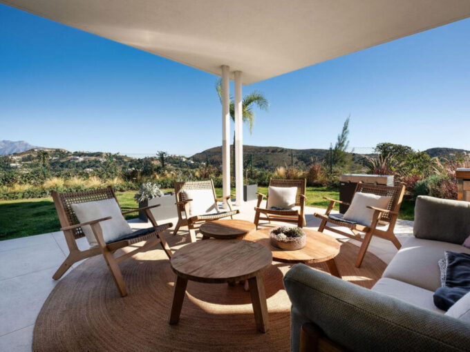 Terrace Duplex Garden Apartment for sale with Sea and Mountain Views in Marbella Club Hills, Benahavís