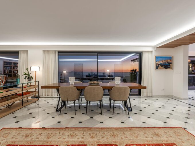 Dinner table Elegant Villa for Sale in Málaga, Costa del Sol, Spain