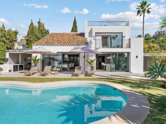 Stunning Scandinavian Style Villa for Sale in Nueva Andalucía
