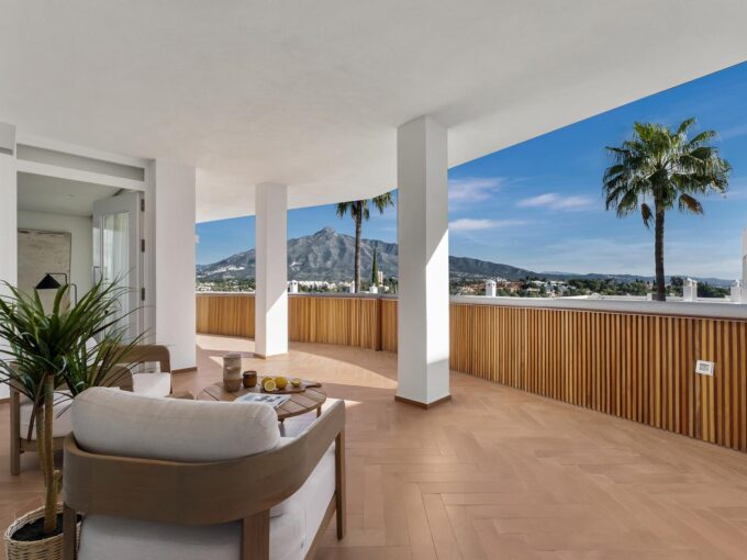 Terrace Beautifully Renovated Apartment for Sale in Jardines de Andalucía, Marbella