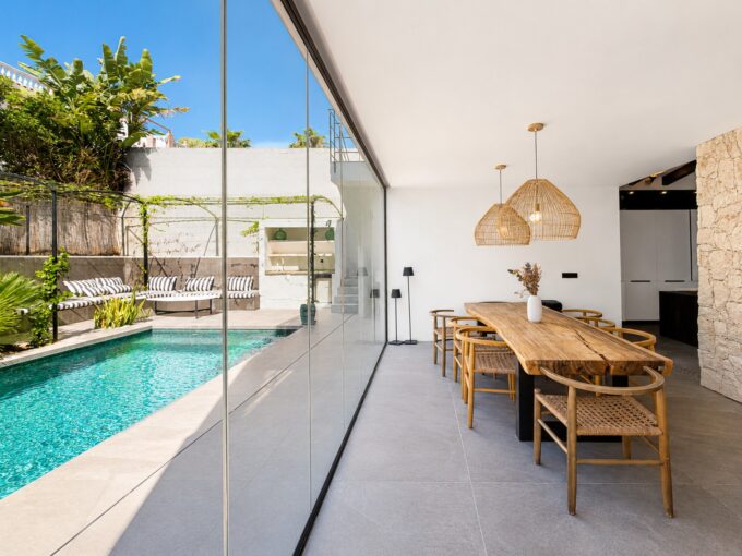 Pool dining area in Designer Villa for sale in Nueva Andalucía, Marbella, Spain