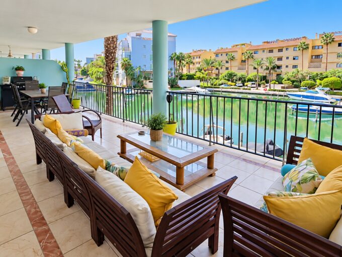 Covered terrace of Apartment for Sale in Sotogrande Marina